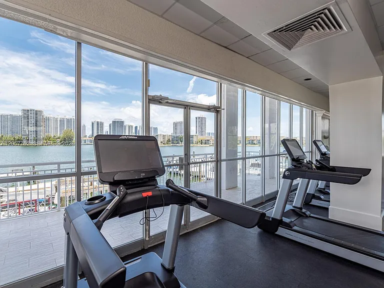 18071 Biscayne Blvd #603 — Photo 25