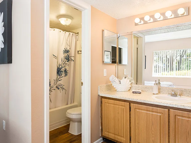 Westwood Suites — Photo 15