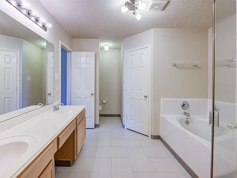 21611 Country Club Green Way — Photo 32