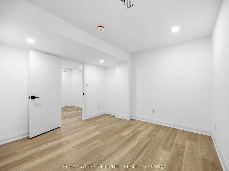 55 Cocksfield Ave #LOWER — Photo 14