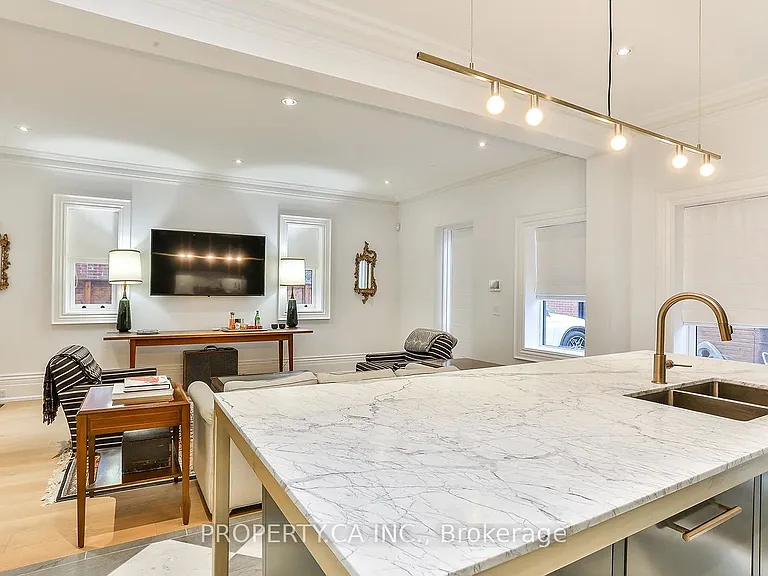 38 Beaconsfield Ave #MAIN HOUSE — Photo 11
