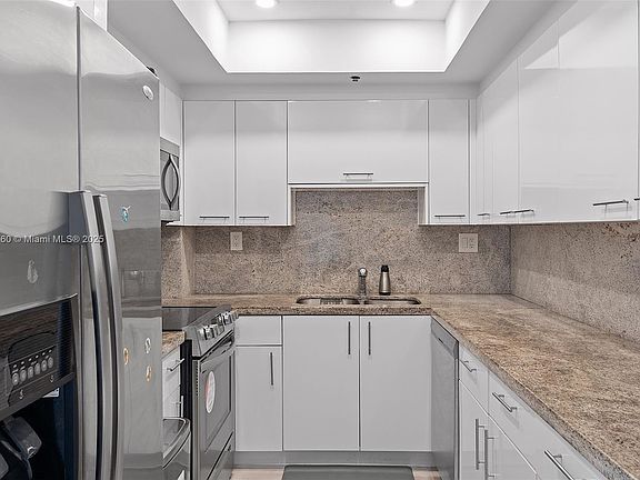 5th image of 20 Island Ave APT 1001