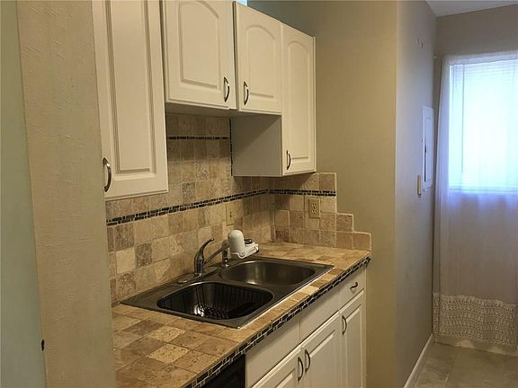4th image of 5749 Deer Run Dr #1I