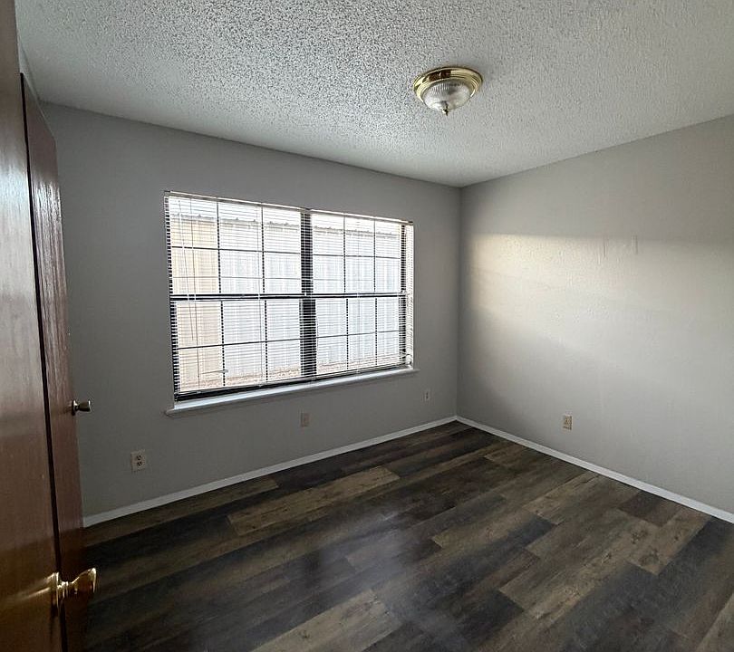 1st image of 616-716 W Calle Sur St #624