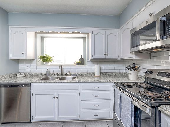 4th image of 5601 & 5605 W 58th St #10661332