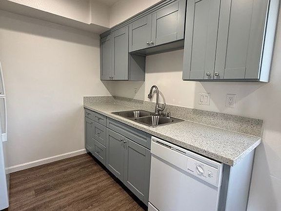 4th image of 4878 Saratoga Ave APT 203
