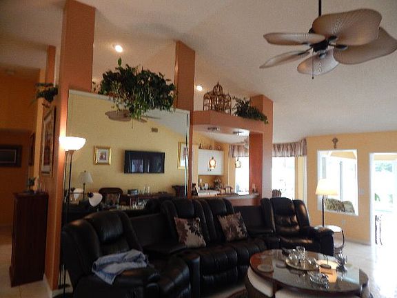 3rd image of 6 Wainmont Pl
