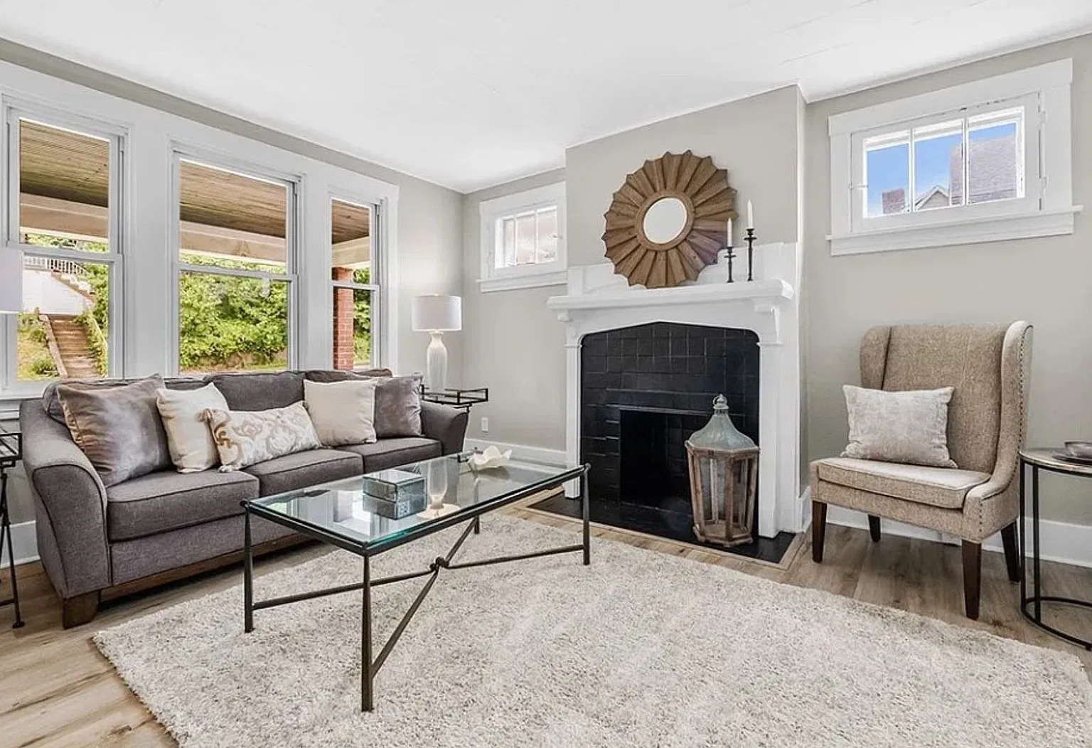 Gorgeous & Updated - 3 Br, 1 Bath Attached-House - Swissvale — Photo 3