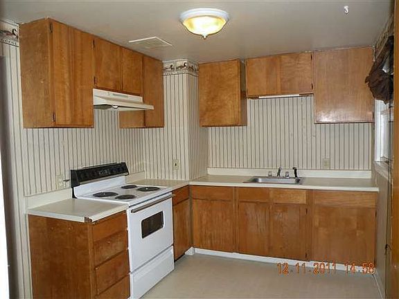 2nd image of 826 S Fruitland St
