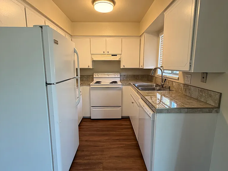 1300 Brinkby Ave #I — Photo 10