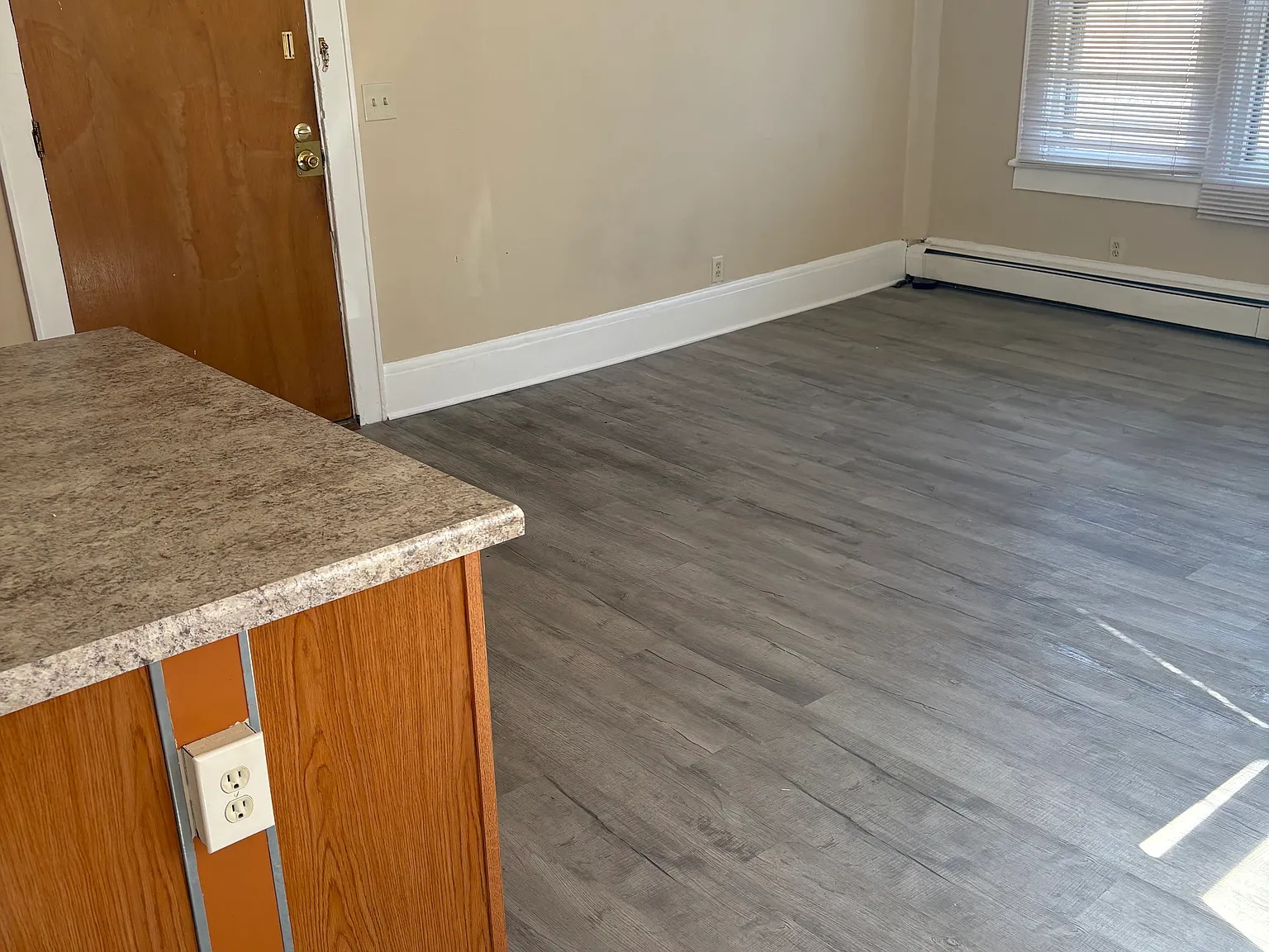 Studio, 400 sqft, $1,400 — Photo 3