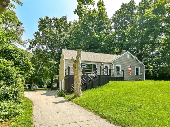 7231 Forest Hills Rd, Loves Park, IL 61111