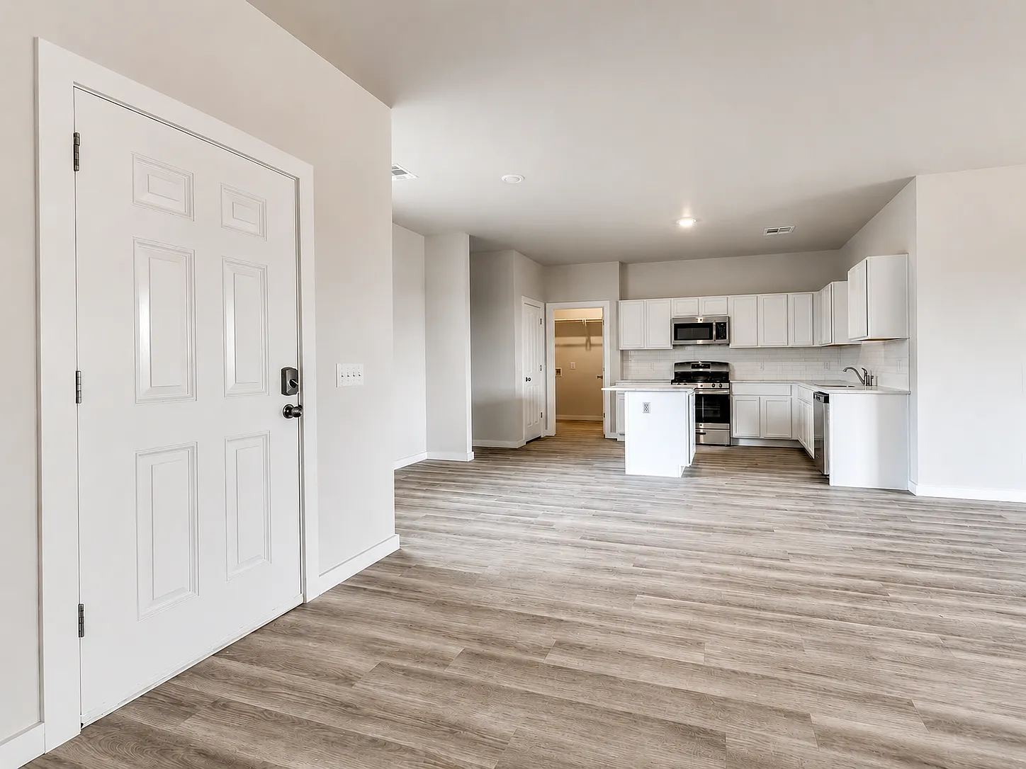 3 bed, 1612 sqft, $1,990 — Photo 4