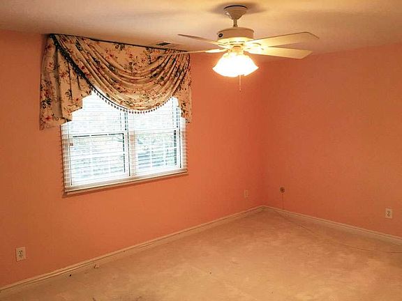 4th image of 11-1 Tamaron Dr. Waldwick Nj