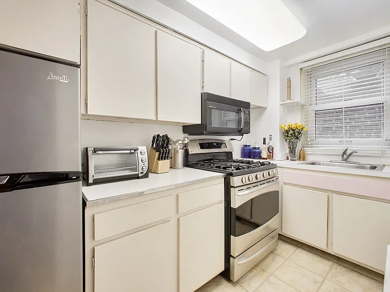 3 Sheridan Sq #2L — Photo 5