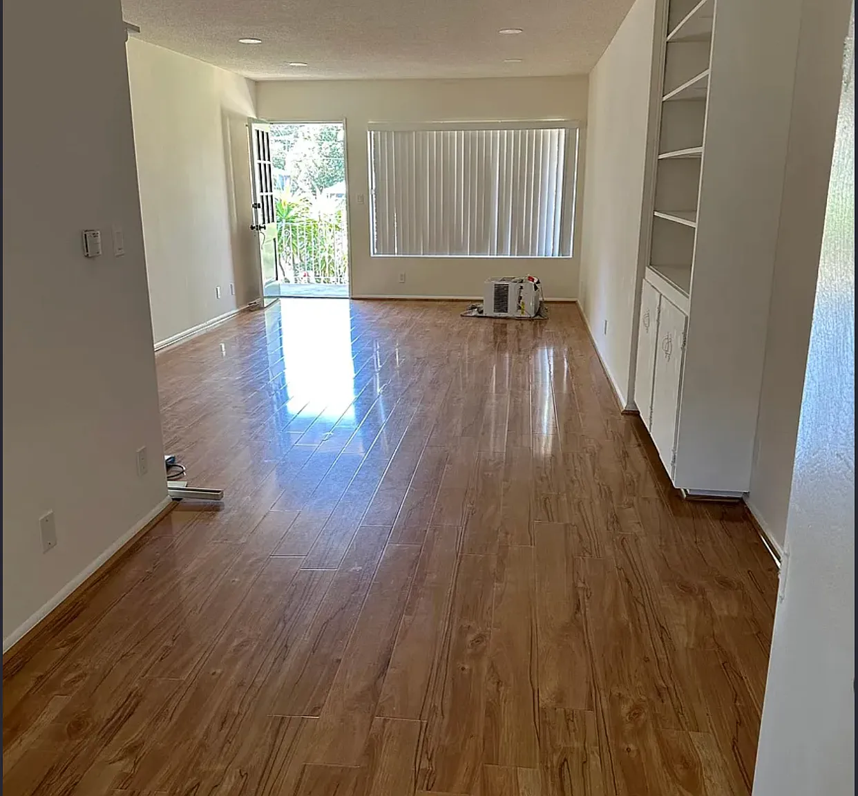 1 bed, 900 sqft, $2,400 — Photo 1