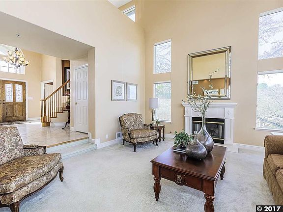 5th image of 26 Julie Highlands Ct