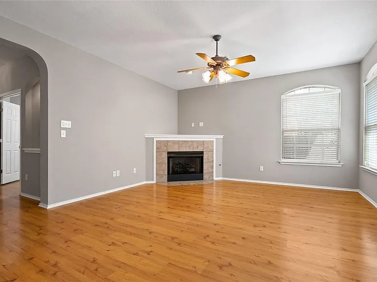 2633 Bolton St — Photo 7