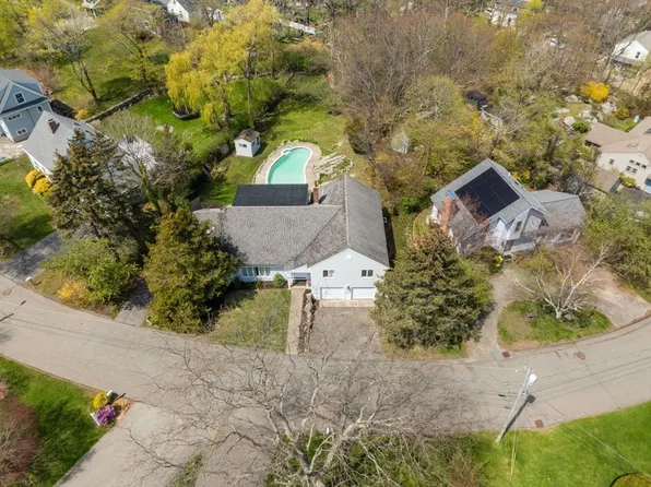8 Marbee Rd, Rockport, MA 01966