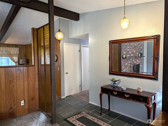 4th image of 1760 NE 11th Avenue