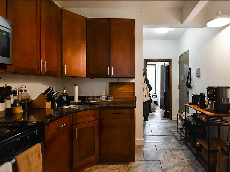 255 N 8th St #2L — Photo 9