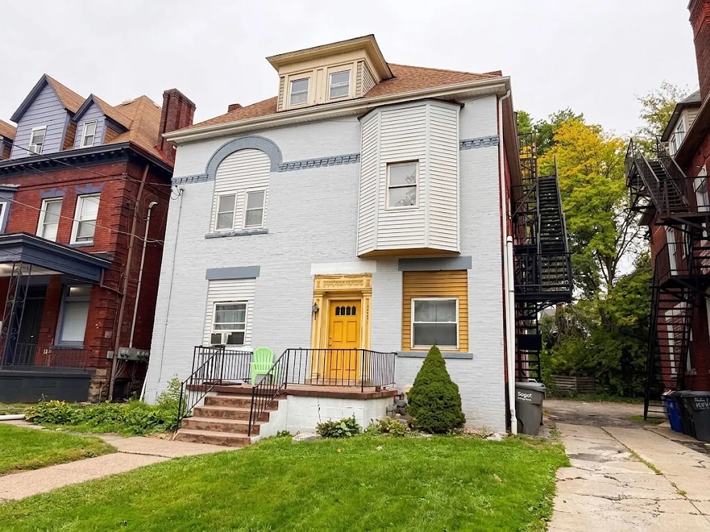325 N Neville — Photo 1