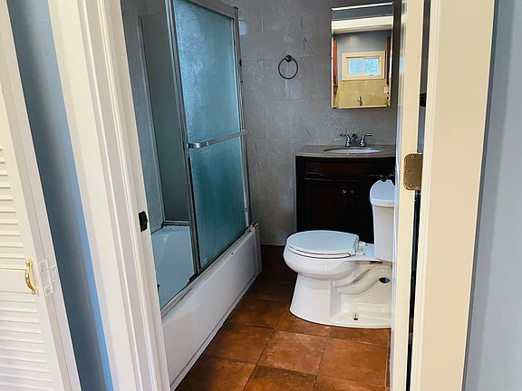 4th image of 10732 156th St APT 1