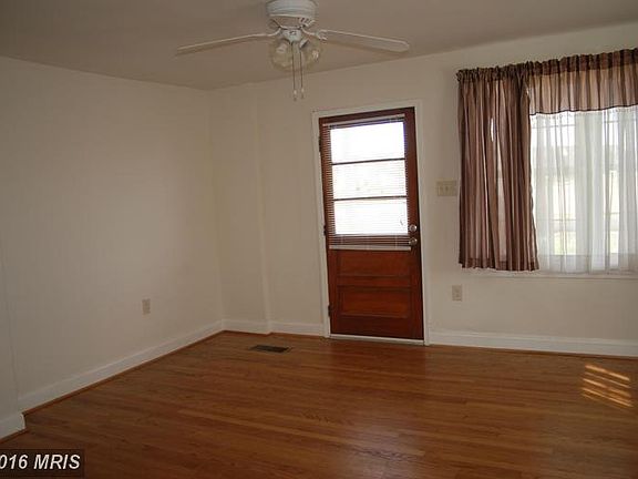3rd image of 9701 Spencer Ln