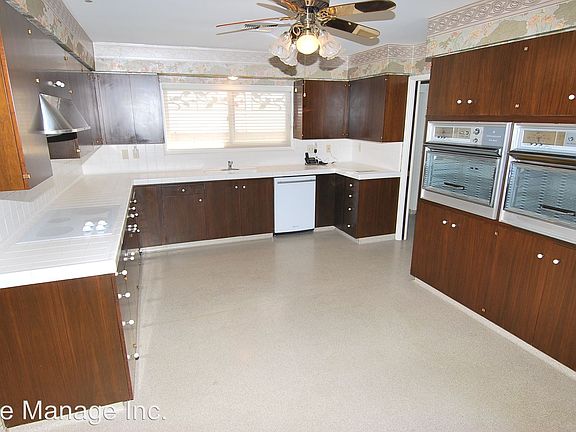 4th image of 1745 Crestview Ave