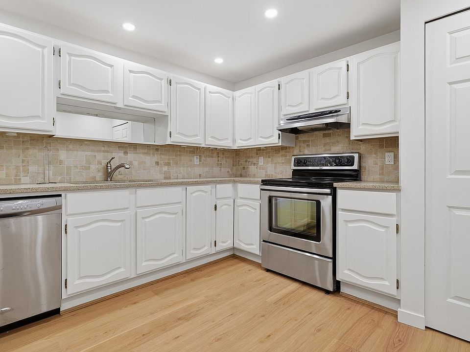 1st image of 1150 54a St #201