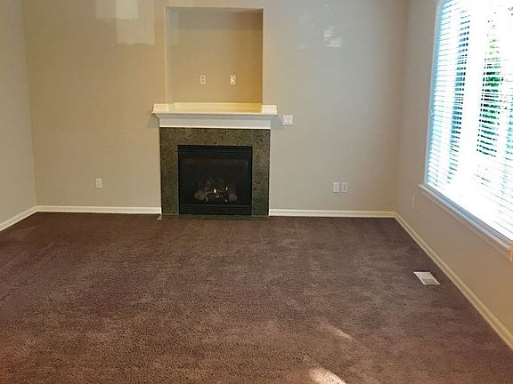 5th image of 373 NW Dogwood St
