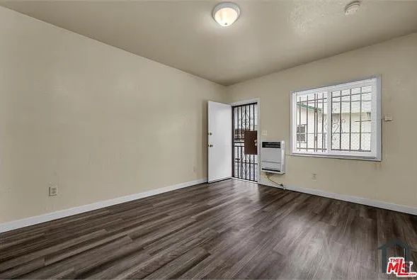 Studio, 400 sqft, $1,500 — Photo 3