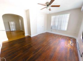 428 SW 9th St, Miami, FL