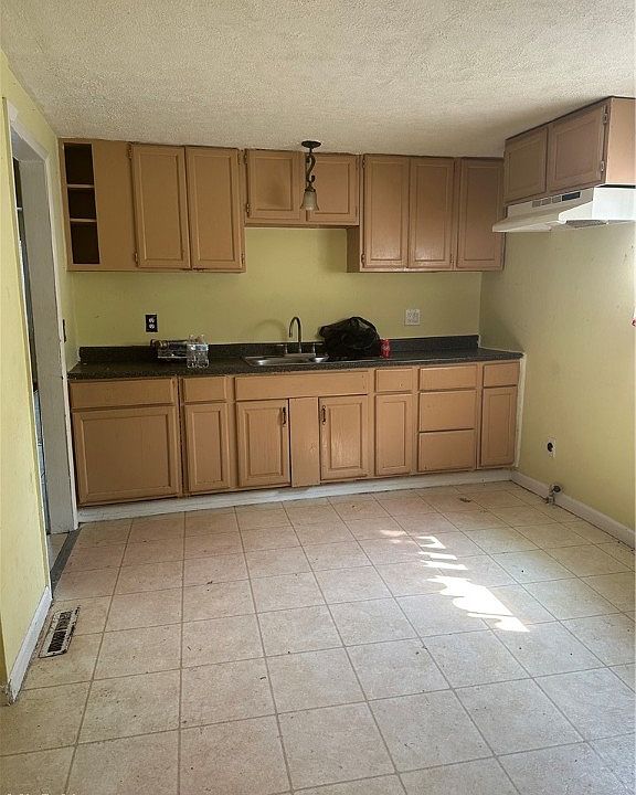 2nd image of 635 W 24th St