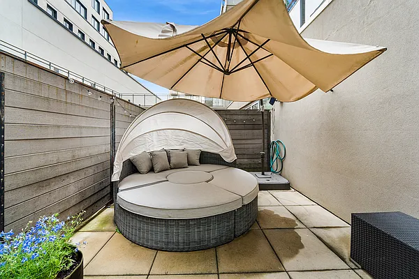 Sold by Redfin Real Estate | media 13