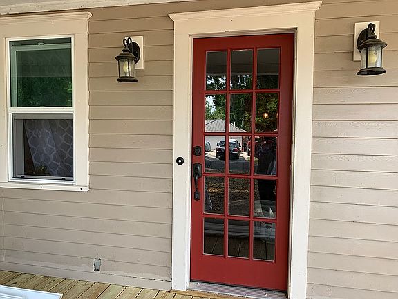 2nd image of 325 SW Garden St