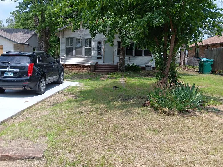 1231 E Jackson Ave N — Photo 1
