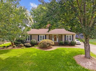 2624 Castlewood Dr, Gastonia, NC 28056