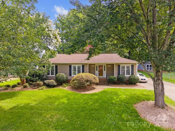 2624 Castlewood Dr, Gastonia, NC 28056