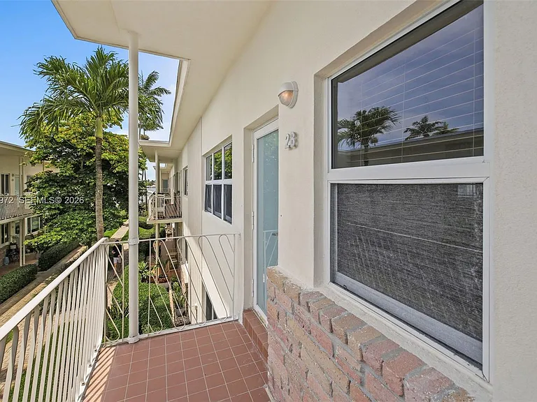 1100 Venetian Way #2B — Photo 2