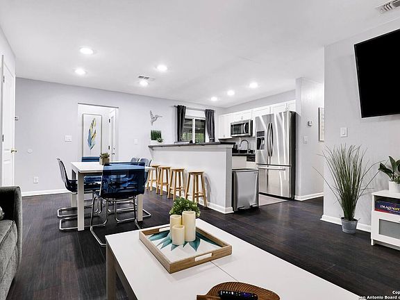 5th image of 2519 WOODBURY ST