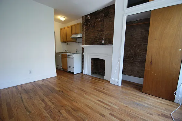 Rented by Michael Sloane Realty Company | media 2