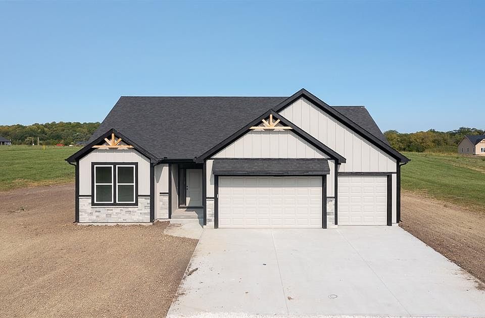 1st image of 20035 Tonganoxie Dr