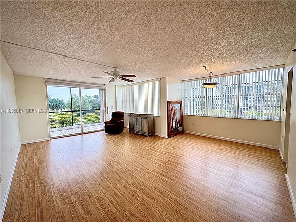 2nd image of 1100 Saint Charles Pl APT 411