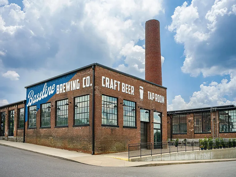 Located near Nashville's vibrant Nations district, Modera Nations offers easy access to local favorites like Bassline Brewing Co. and more.