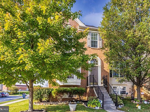 3rd image of 10815 Dewey Way E