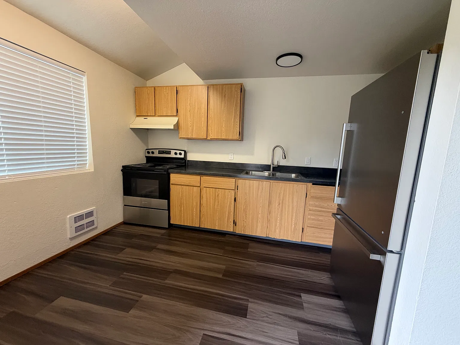 2 bed, 1.5 bath, 925 sqft, $1,500 — Photo 2