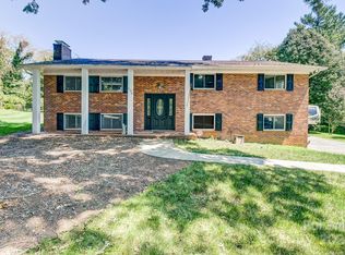 1134 Carousel Ln, Hendersonville, NC 28792