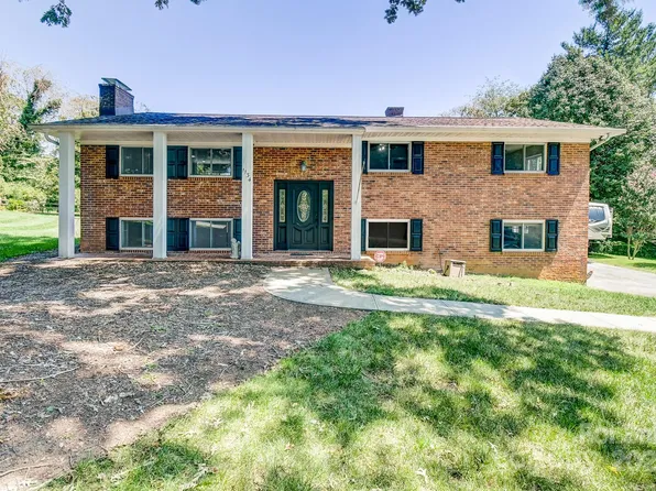 1134 Carousel Ln, Hendersonville, NC 28792