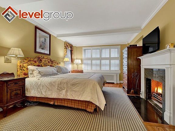 2nd image of 215 E 73rd St #7DE